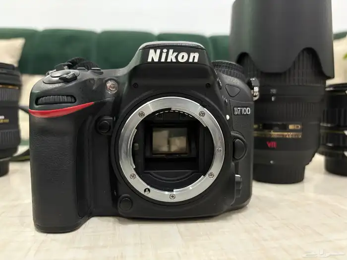 كاميرا نيكون D7100 نظيفة جدا مع خمس عدسات للبيع 25