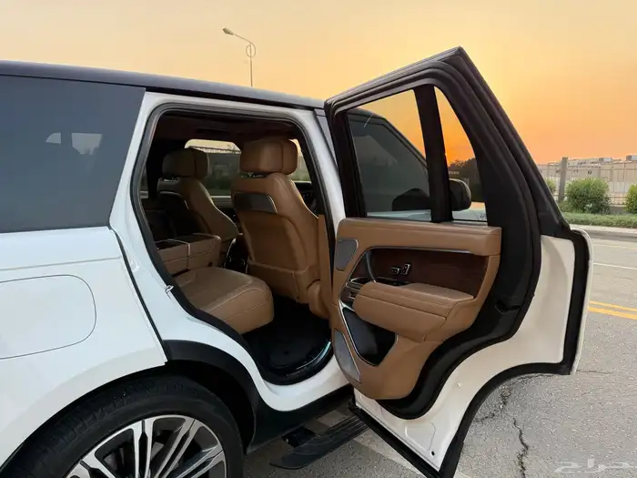 رنج روفر اوتوبيغرافي 2022 - على الضمان 23