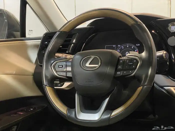لكزس RX 350 2023 عداد 29 الف فقط بحاله ممتازه جدا 11