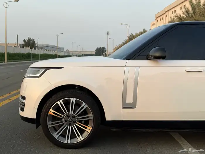 رنج روفر اوتوبيغرافي 2022 - على الضمان 8