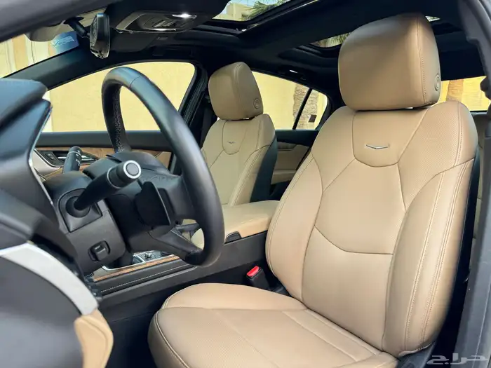 كاديلاك CT5 موديل 2023 اعلى فئة مخزن ممشى 6 الف تحت الضمان 30