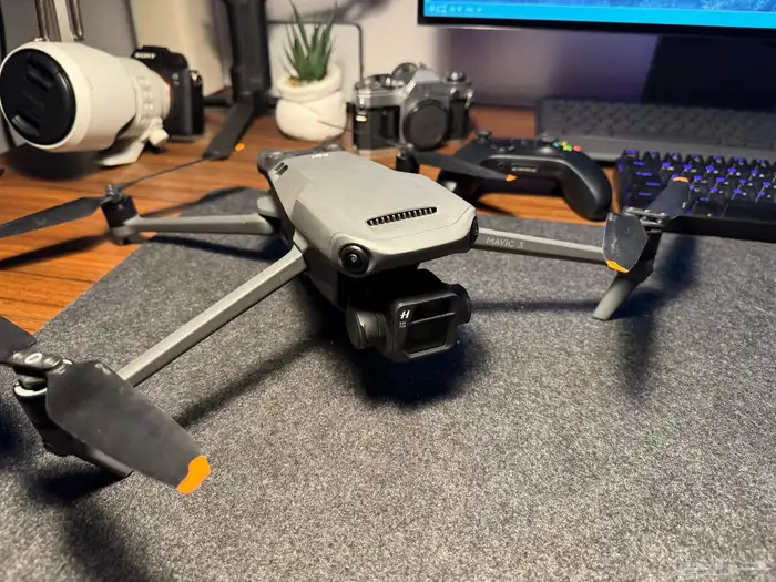 درون مافيك 3 نسخة الكامبو   Mavic 3 Fly More Combo 1