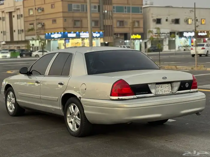 فورد كروان فكتوريا 2011 نظيف غايه للمستخدم 8