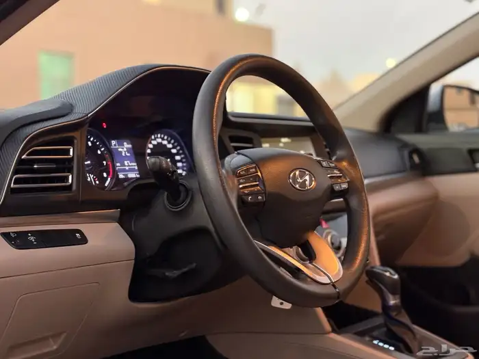 للبيع هيونداي اللنترا 2020 مكينة كبيرة 2.0 16