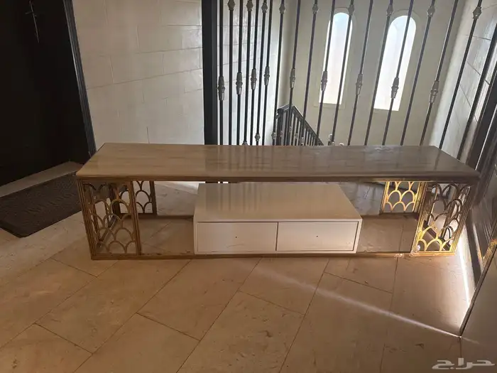 طاولة تلفزيون 3