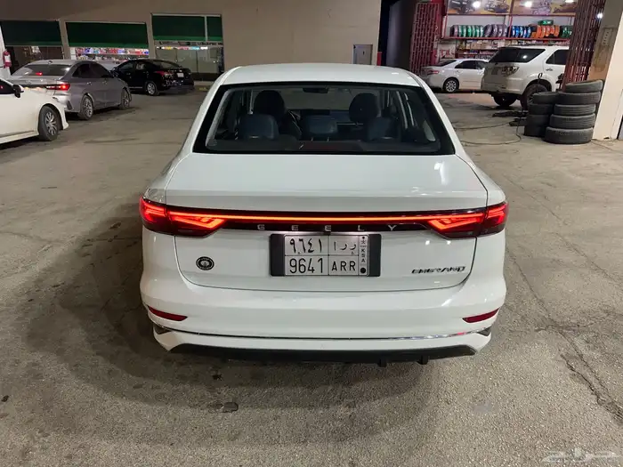 جيلي ام قراند 2023 4