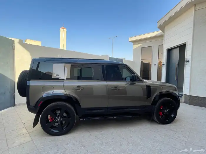 ديفندر 2020 V6 2