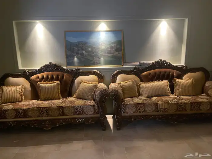 للبيع طقم كنب فاخر وكامل (فرصة لا تفوت) 0