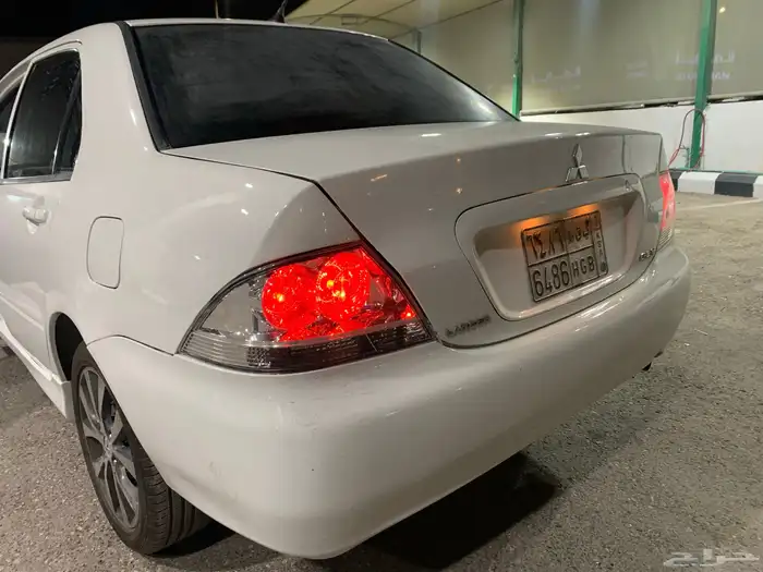 موستبشي لانسر 8