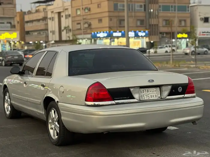 فورد كروان فكتوريا 2011 نظيف غايه للمستخدم 7