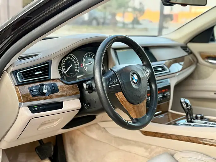 بي ام دبليو 2011 نظيفة جدا 740 14