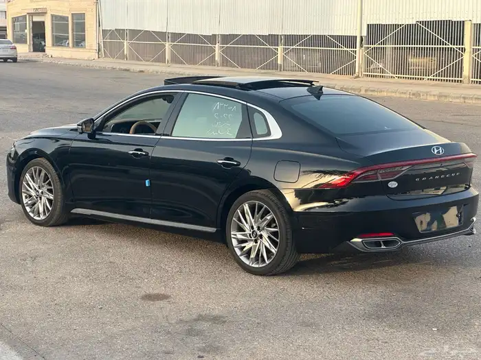 أزيرا 2022بنزين فل كامل 4 سلندر 5