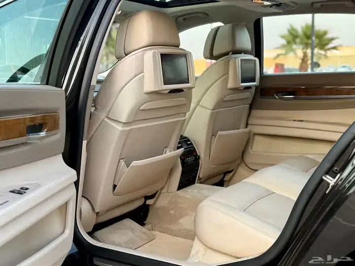 بي ام دبليو 2011 نظيفة جدا 740 19