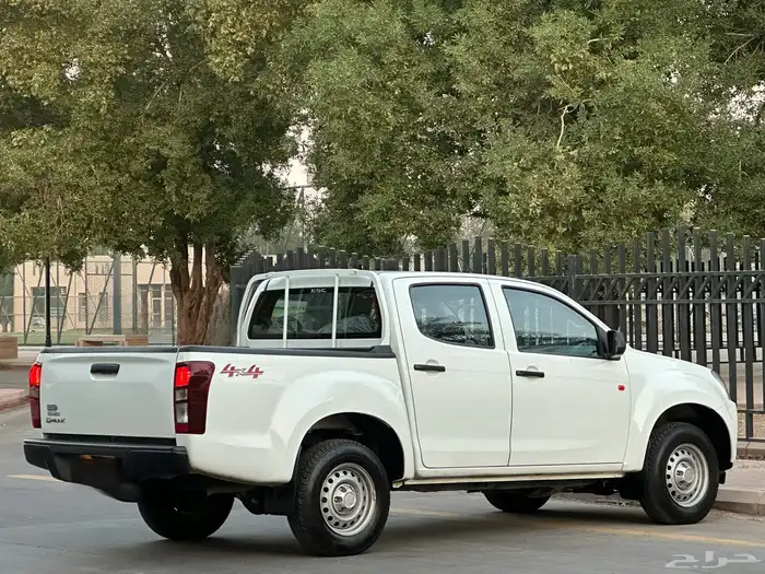 ايسوزو بكب غمارتين موديل 2024 سعودي قير عادي شامل الضريبة 5
