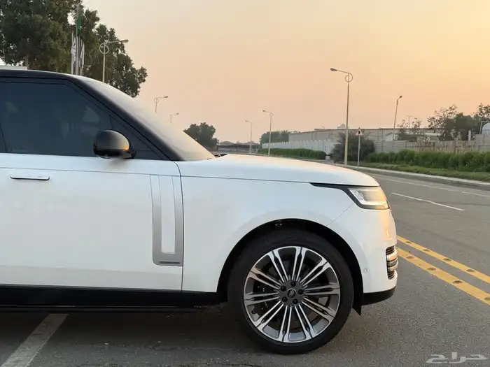 رنج روفر اوتوبيغرافي 2022 - على الضمان 10