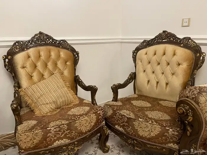 للبيع طقم كنب فاخر وكامل (فرصة لا تفوت) 4