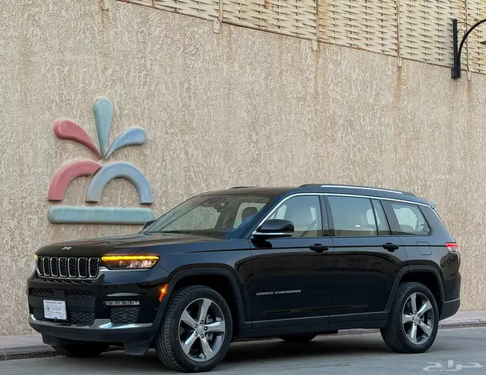 جراند شيروكي 2022 عداد 77 الف 3