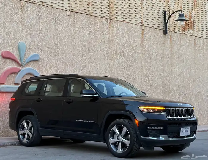 جراند شيروكي 2022 عداد 77 الف 2