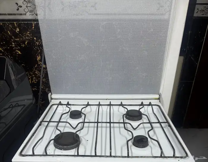 فرن للبيع وطاولة طعام 2