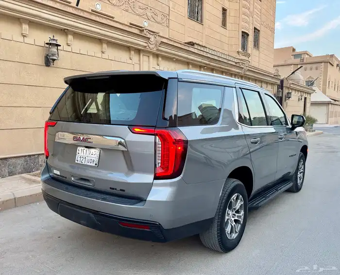 يوكن 2023 SLE شبه الجديد 3