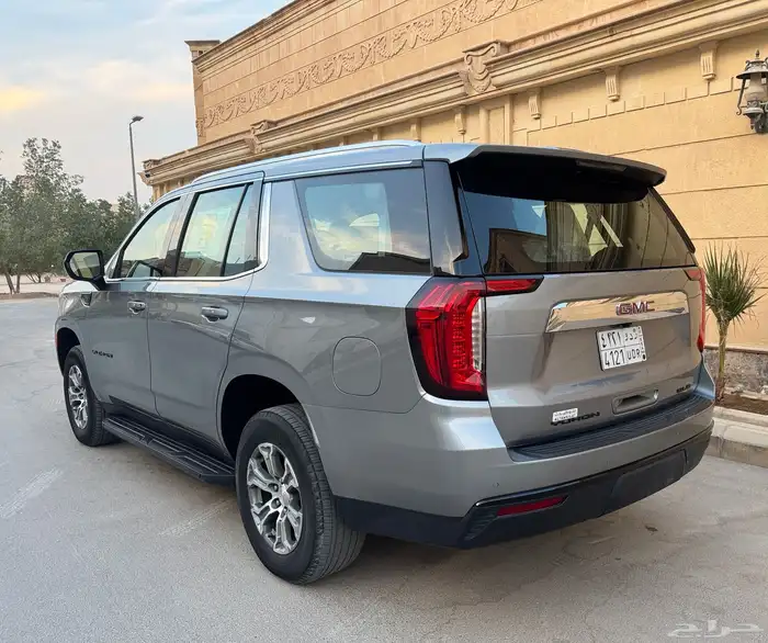 يوكن 2023 SLE شبه الجديد 10