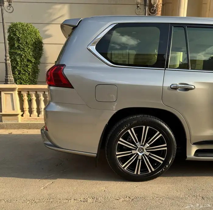 نادر من النوادر جيب لكزس LX570 (مخزن عداد 36) 1