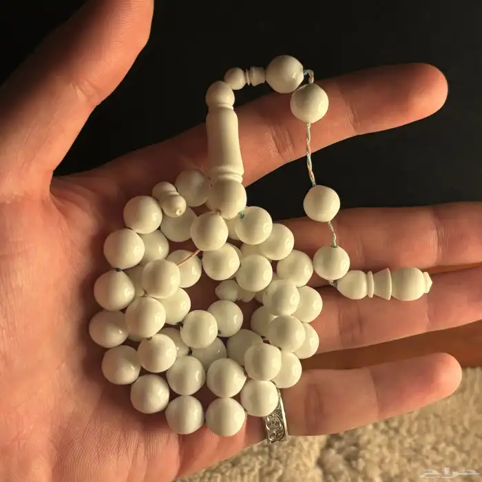 مسباح من خام الكوريال ناصع البياض 2