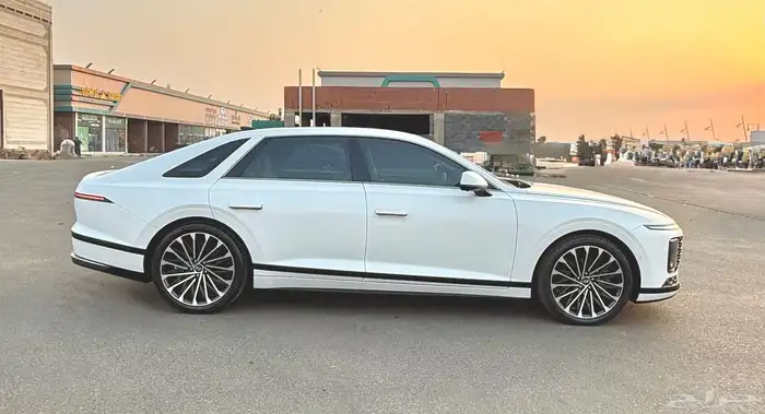 ازيرا 2023 كاليجرافي 6 سلندر اعلا مواصفات ماشيه 15 الف للبيع 6