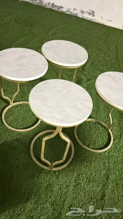 طاولات للبيع 0