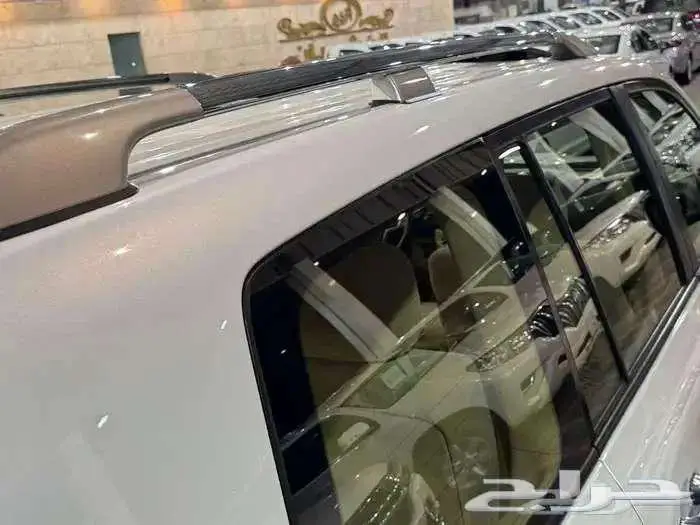 للبيع جيب لاندكروزر GXR-3 2017 سعودي عداد قليل V8 ( مخززنه ) 13