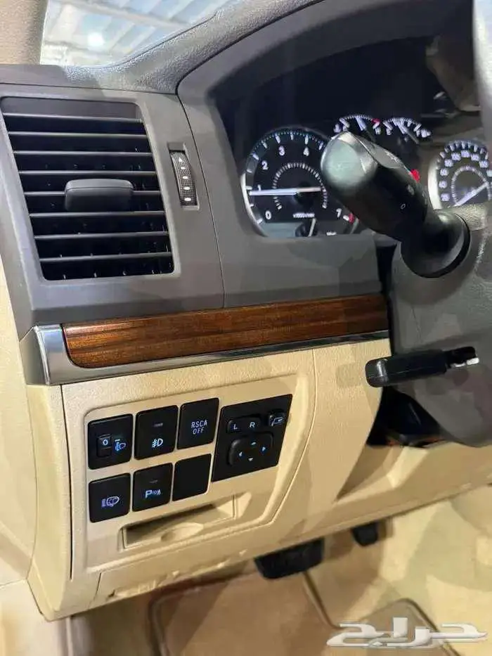 للبيع جيب لاندكروزر GXR-3 2017 سعودي عداد قليل V8 ( مخززنه ) 32