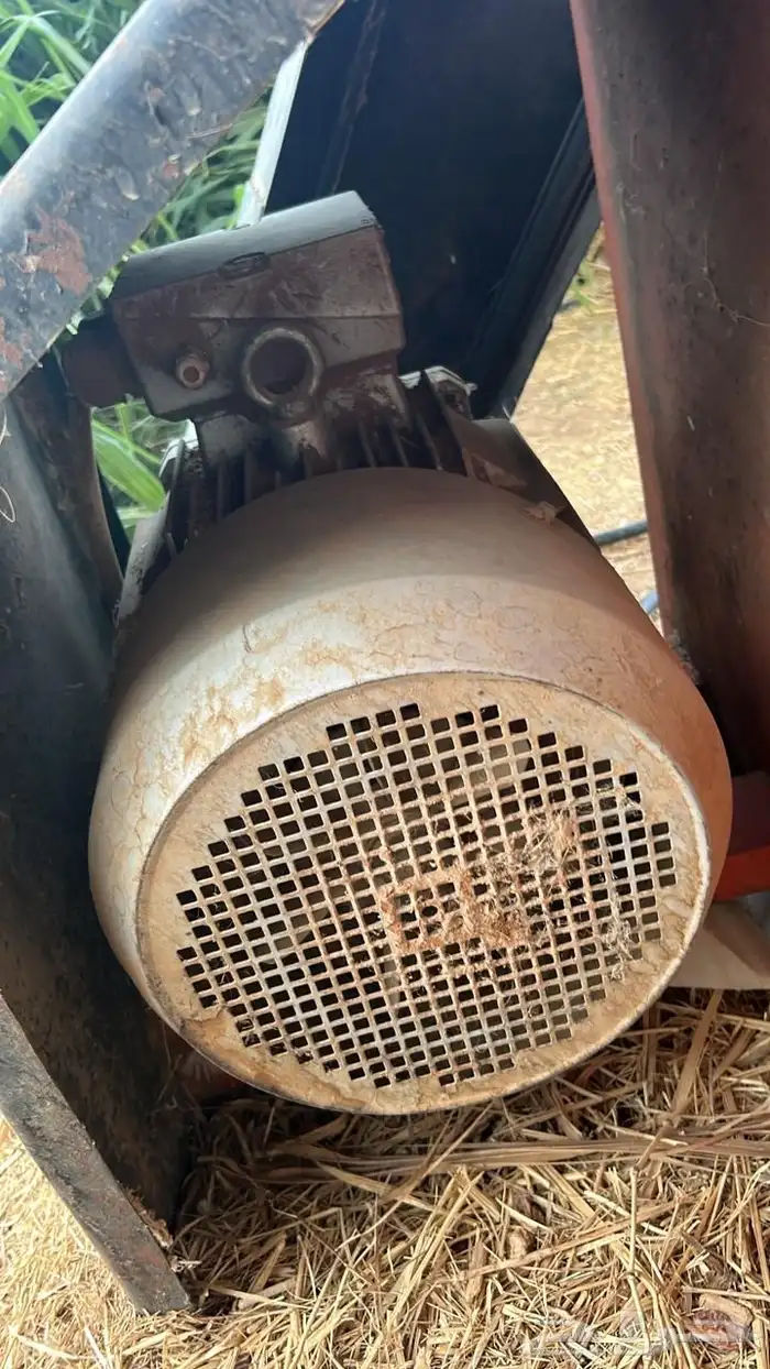 طاحونة جريد وحبوب ثلاث مراحل مع الخلط محرك الماني 25 حصان 3