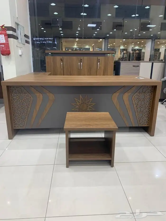 مكتب طقم كامل حق مدير و مكاتب موظفين كراسي و طاوله إجتماعات 31