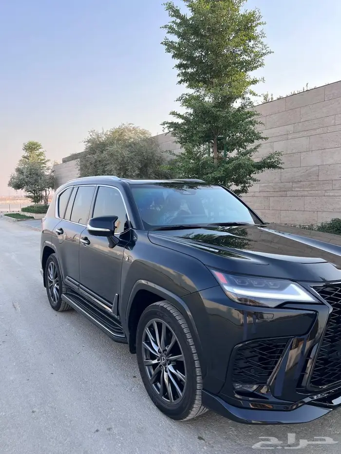 جيب لكزس f سبورت اسود 2025 17