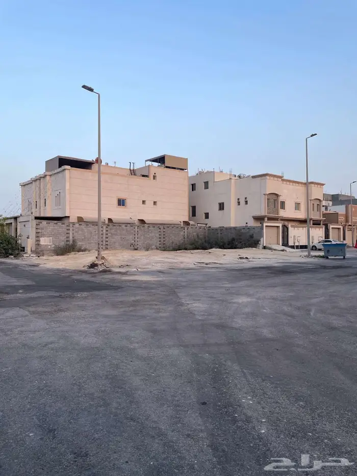 ارض للبيع على ثلاث شوارع في ضاحية الملك فهد مساحة 507 3