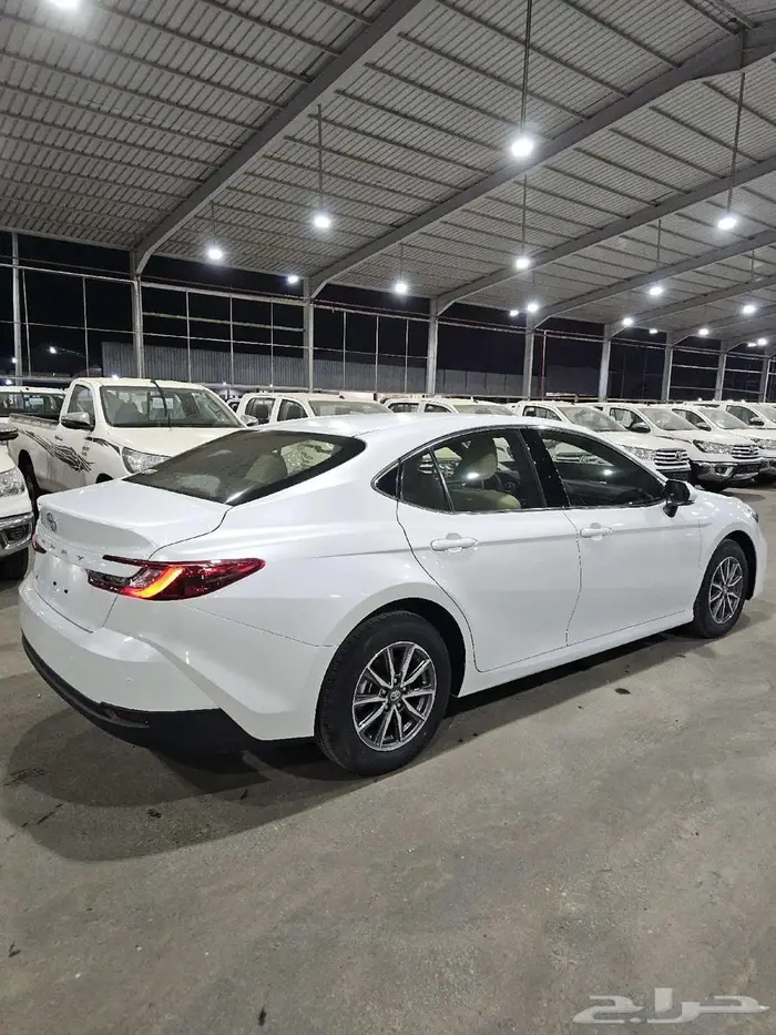 تويوتا كامري E بنزين موديل 2025 - 6 2