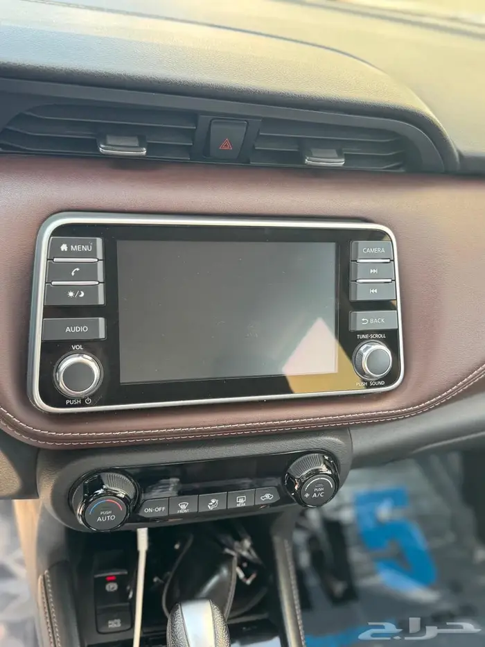 نيسان كيكس أسود - 2022 فل 12