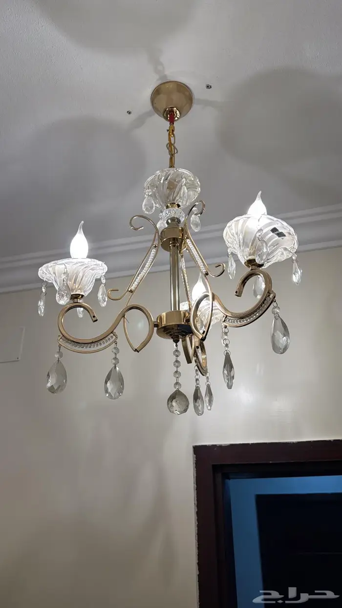 ثرياء كبيره 12 لمبه وثريا صغيره 3 لمبات فاخره وجديده 3