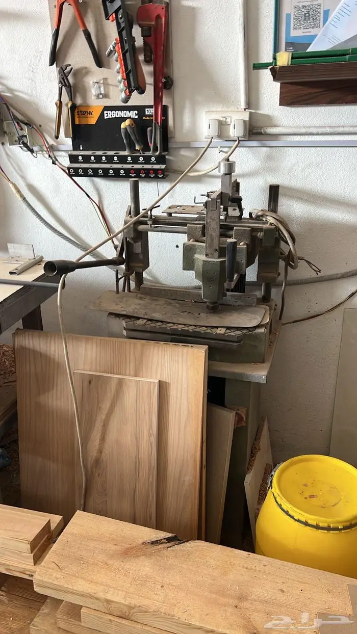 مصنع خشب و ألمونيوم للبيع في الثقبة 3