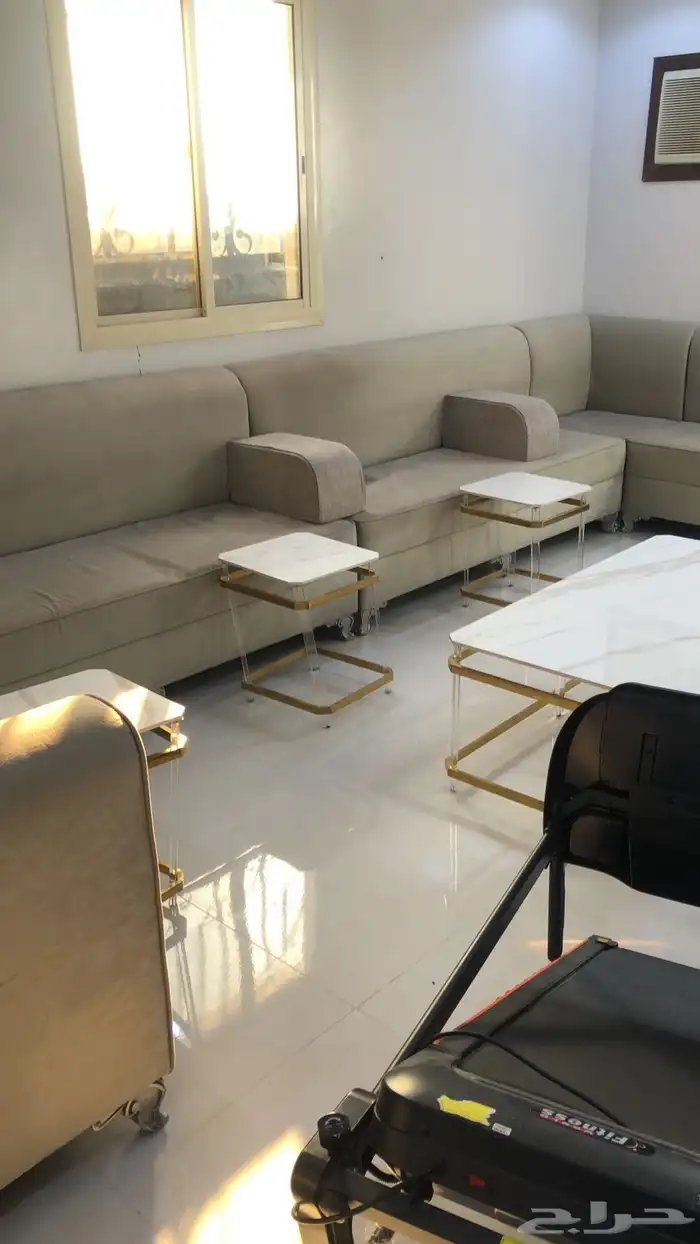 كنب وطاولات. 0