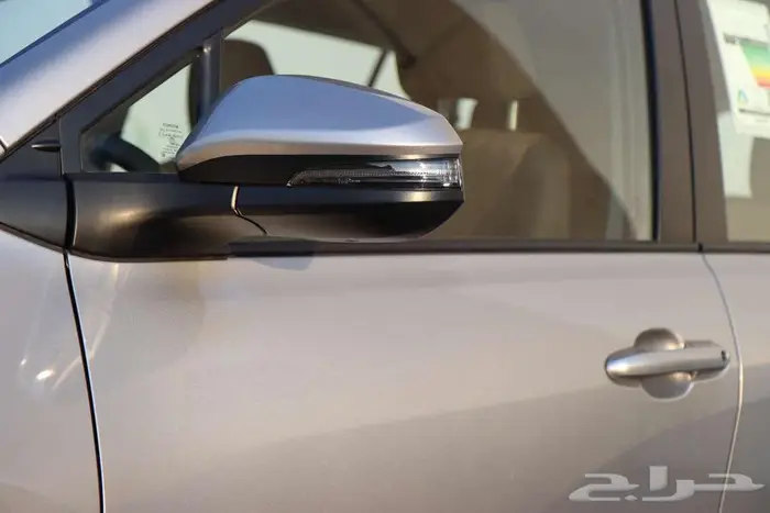 تويوتا انوفا بنزينGL لون سلفرموديل 2025 2