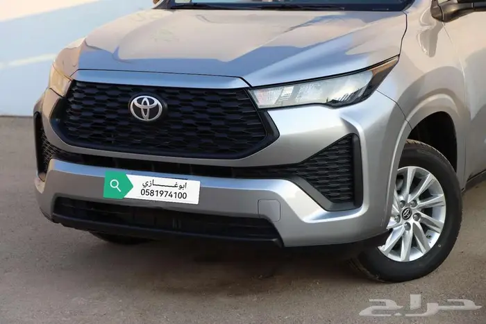 تويوتا انوفا بنزينGL لون سلفرموديل 2025 10