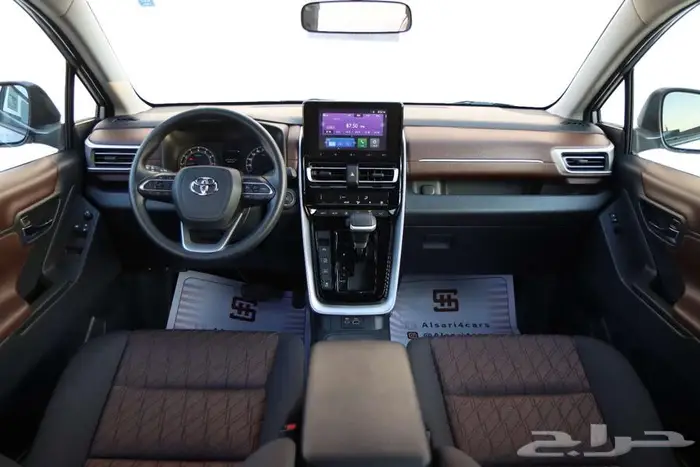 تويوتا انوفا بنزينGL لون سلفرموديل 2025 11