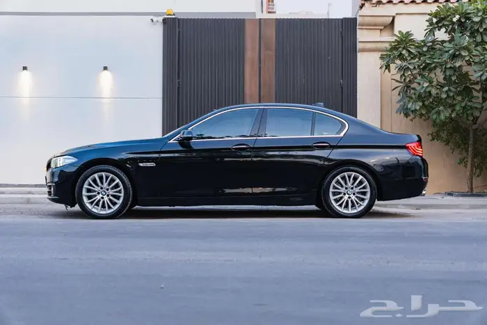 بي ام دبليو الفئة الخامة i 520 2015 فئة الفخامة(Luxury) 1
