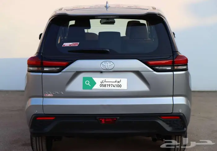 تويوتا انوفا بنزينGL لون سلفرموديل 2025 18