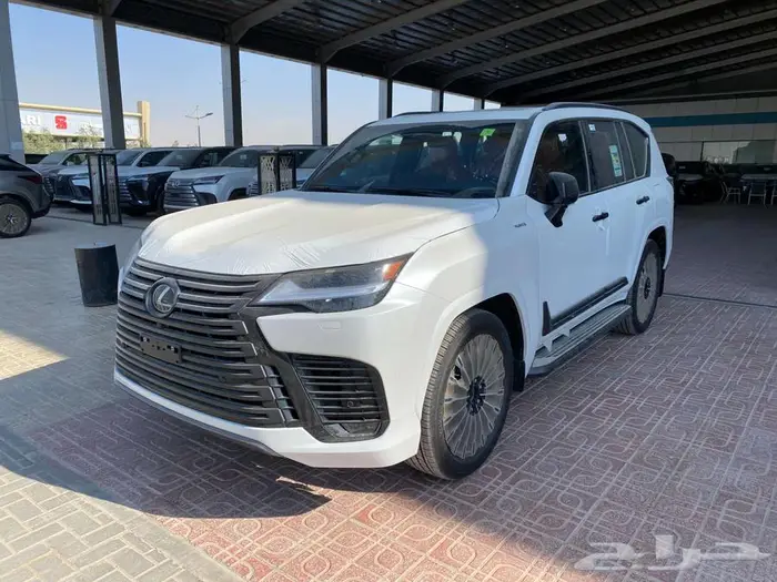 لكزس LX600 VIP 2025 ابيض بلاك اديشن (بريمي) 1