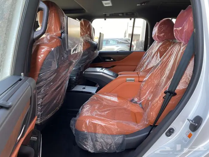 لكزس LX600 VIP 2025 ابيض بلاك اديشن (بريمي) 10