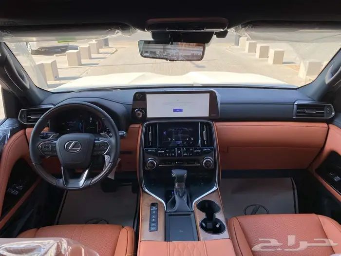 لكزس LX600 VIP 2025 ابيض بلاك اديشن (بريمي) 14