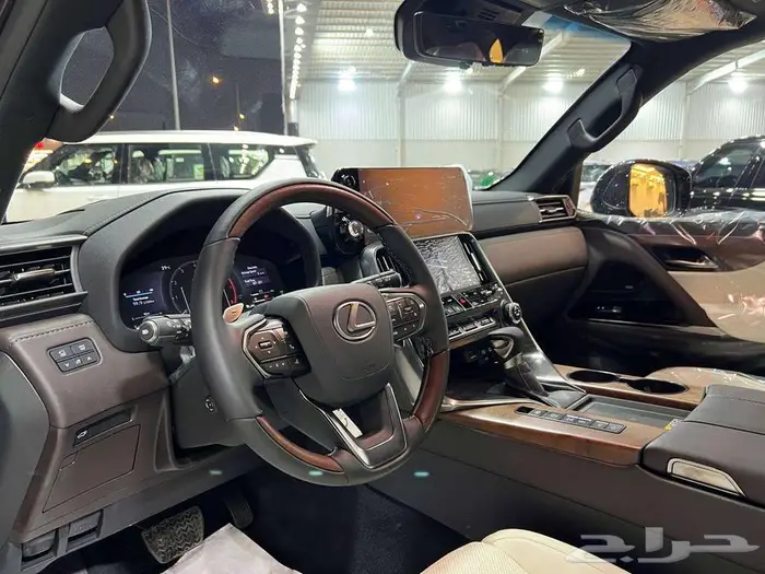 ليكزس اف سبورت 2025 LX600 8