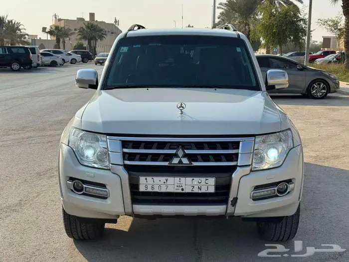 ميتسوبيشي باجيرو  ماشي قليل  فل كامل  فئة الذهبي  كله وكاله 2